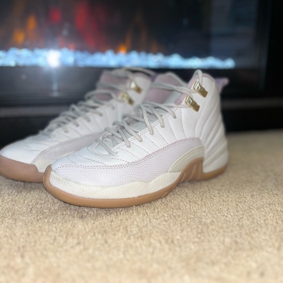 Jordan Retro 12 Heiress Plum Fog (GS) - Picture 4 of 5